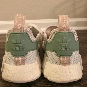 Adidas Boost (Men’s 7, fits like W US 9/9.5)